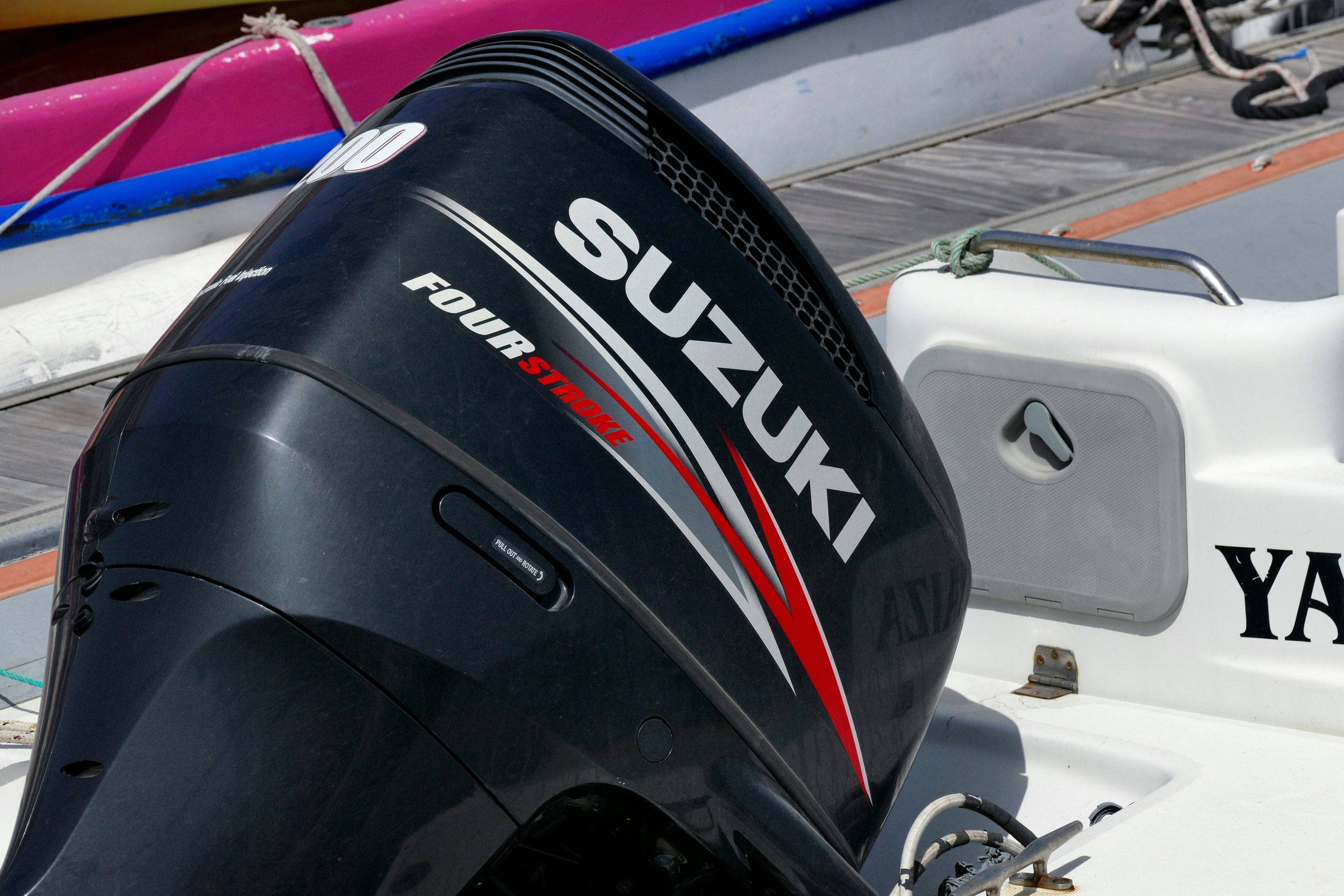 moteur hors-bord bateau